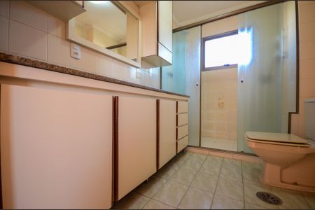 Apartamento à venda com 136m², 4 quartos e 3 vagas Apartamento à venda com 136m², 4 quartos e 3 vagasSuíte - Banheiro