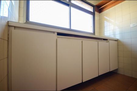 Apartamento à venda com 136m², 4 quartos e 3 vagas Apartamento à venda com 136m², 4 quartos e 3 vagasÁrea de Serviço