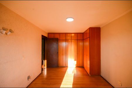 Apartamento à venda com 136m², 4 quartos e 3 vagas Apartamento à venda com 136m², 4 quartos e 3 vagasSuíte