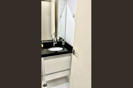 Apartamento à venda com 81m², 3 quartos e 2 vagas Apartamento à venda com 81m², 3 quartos e 2 vagasBanheiro