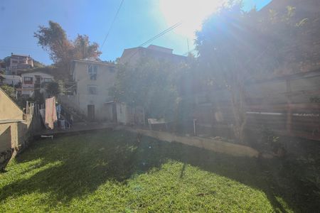 Casa à venda com 180m², 5 quartos e sem vaga Casa à venda com 180m², 5 quartos e sem vagaQuintal