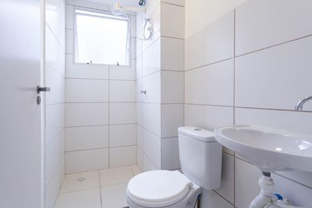 Banheiro social de apartamento para alugar com 2 quartos, 42m² em Bom Jesus, Contagem