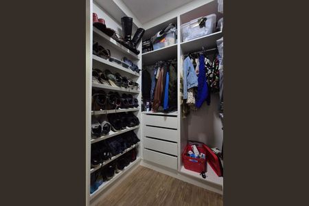 Casa à venda com 180m², 3 quartos e 2 vagas Casa à venda com 180m², 3 quartos e 2 vagasCloset da Suíte