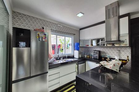 Casa à venda com 180m², 3 quartos e 2 vagas Casa à venda com 180m², 3 quartos e 2 vagasCozinha