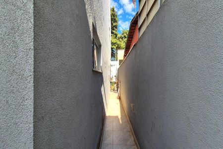 Casa à venda com 180m², 3 quartos e 2 vagas Casa à venda com 180m², 3 quartos e 2 vagasCorredor