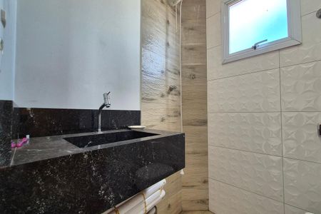 Casa à venda com 180m², 3 quartos e 2 vagas Casa à venda com 180m², 3 quartos e 2 vagasBanheiro