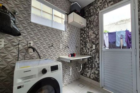 Casa à venda com 180m², 3 quartos e 2 vagas Casa à venda com 180m², 3 quartos e 2 vagasÁrea de Serviço