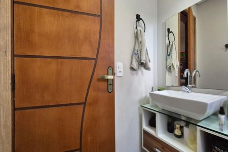 Casa à venda com 180m², 3 quartos e 2 vagas Casa à venda com 180m², 3 quartos e 2 vagasBanheiro