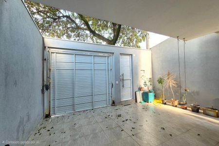 Casa à venda com 180m², 3 quartos e 2 vagas Casa à venda com 180m², 3 quartos e 2 vagasGaragem