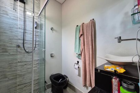 Casa à venda com 180m², 3 quartos e 2 vagas Casa à venda com 180m², 3 quartos e 2 vagasBanheiro da Suíte