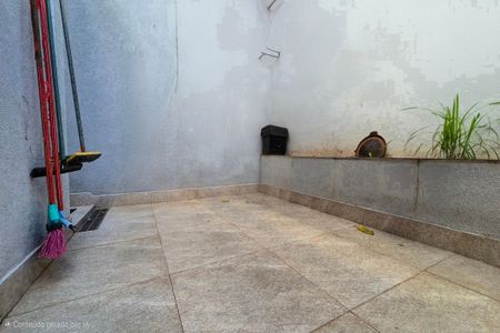 Casa à venda com 180m², 3 quartos e 2 vagas Casa à venda com 180m², 3 quartos e 2 vagasQuintal