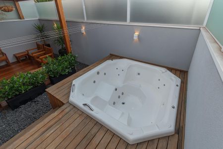 Casa de condomínio para alugar com 116m², 2 quartos e 2 vagas Casa de condomínio para alugar com 116m², 2 quartos e 2 vagasJacuzzi