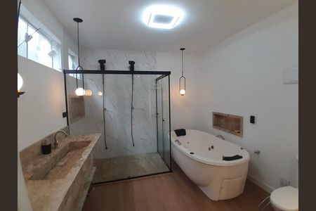 Banheiro de casa para alugar com 3 quartos, 120m² em Centro (Caucaia do Alto), Cotia