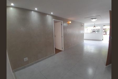 Sala de casa para alugar com 3 quartos, 120m² em Centro (Caucaia do Alto), Cotia