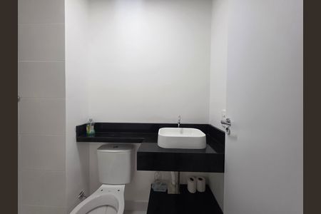Apartamento para alugar com 33m², 2 quartos e sem vaga Apartamento para alugar com 33m², 2 quartos e sem vagaBanheiro