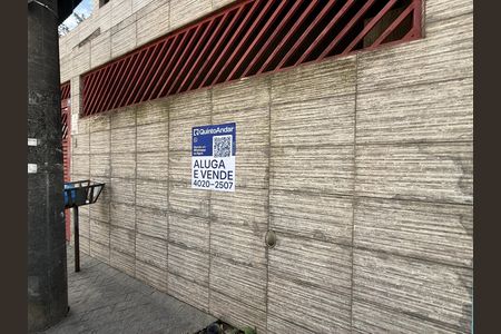 Casa à venda com 296m², 4 quartos e 4 vagas Casa à venda com 296m², 4 quartos e 4 vagasPlaca