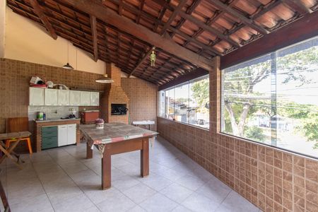 Casa à venda com 296m², 4 quartos e 4 vagas Casa à venda com 296m², 4 quartos e 4 vagasVaranda