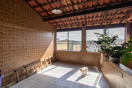 Casa à venda com 296m², 4 quartos e 4 vagas Casa à venda com 296m², 4 quartos e 4 vagasVaranda
