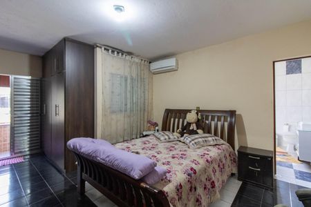 Casa à venda com 296m², 4 quartos e 4 vagas Casa à venda com 296m², 4 quartos e 4 vagasSuíte