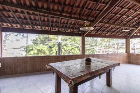 Casa à venda com 296m², 4 quartos e 4 vagas Casa à venda com 296m², 4 quartos e 4 vagasVaranda