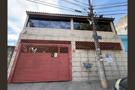 Casa à venda com 296m², 4 quartos e 4 vagas Casa à venda com 296m², 4 quartos e 4 vagasFachada