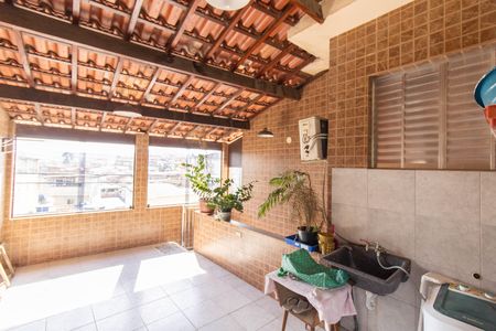 Casa à venda com 296m², 4 quartos e 4 vagas Casa à venda com 296m², 4 quartos e 4 vagasVaranda