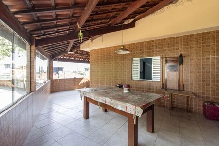Casa à venda com 296m², 4 quartos e 4 vagas Casa à venda com 296m², 4 quartos e 4 vagasVaranda