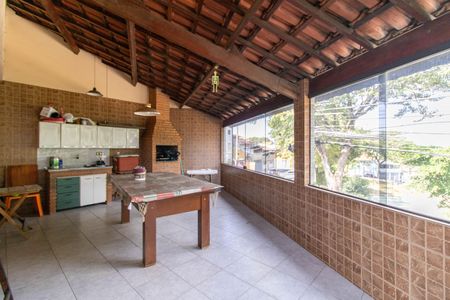 Casa à venda com 296m², 4 quartos e 4 vagas Casa à venda com 296m², 4 quartos e 4 vagasVaranda