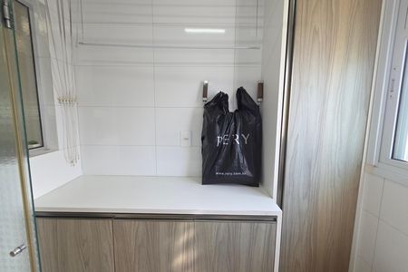 Apartamento para alugar com 120m², 3 quartos e 2 vagas Apartamento para alugar com 120m², 3 quartos e 2 vagasÁrea de Serviço