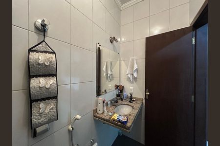 Casa à venda com 218m², 3 quartos e 3 vagas