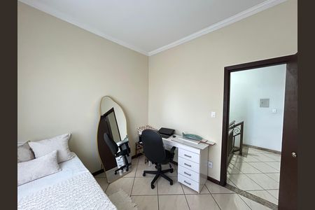 Casa à venda com 218m², 3 quartos e 3 vagas