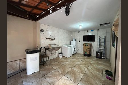 Casa à venda com 218m², 3 quartos e 3 vagas