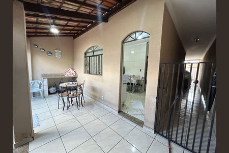 Casa à venda com 218m², 3 quartos e 3 vagas