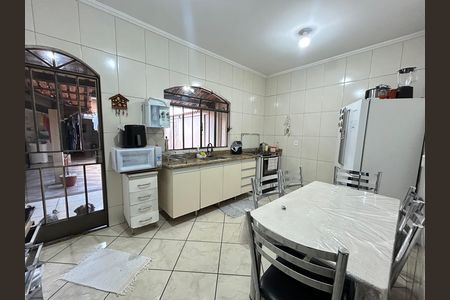 Casa à venda com 218m², 3 quartos e 3 vagas