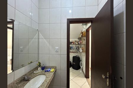 Casa à venda com 218m², 3 quartos e 3 vagas