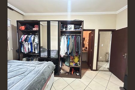 Casa à venda com 218m², 3 quartos e 3 vagas