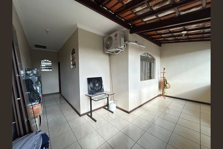 Casa à venda com 218m², 3 quartos e 3 vagas