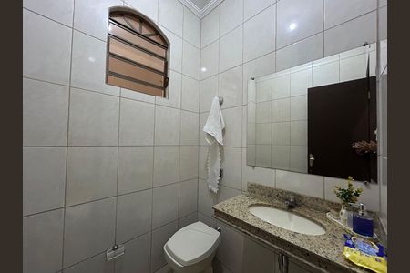 Casa à venda com 218m², 3 quartos e 3 vagas
