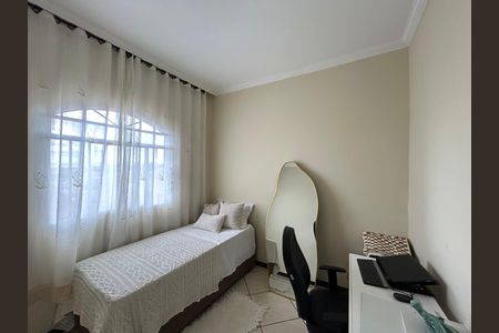 Casa à venda com 218m², 3 quartos e 3 vagas