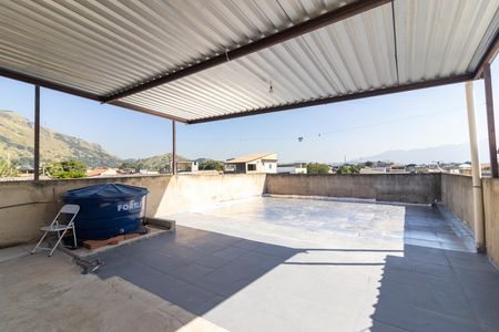 Casa à venda com 200m², 3 quartos e 1 vaga Casa à venda com 200m², 3 quartos e 1 vagaTerraço