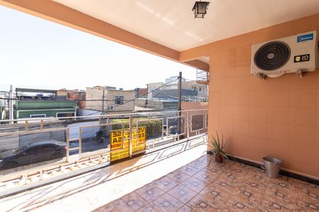 Casa à venda com 200m², 3 quartos e 1 vaga Casa à venda com 200m², 3 quartos e 1 vagaVaranda