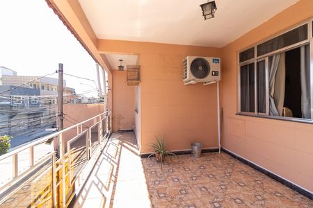 Casa à venda com 200m², 3 quartos e 1 vaga Casa à venda com 200m², 3 quartos e 1 vagaVaranda