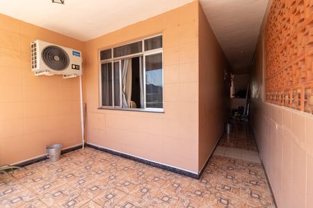 Casa à venda com 200m², 3 quartos e 1 vaga Casa à venda com 200m², 3 quartos e 1 vagaVaranda