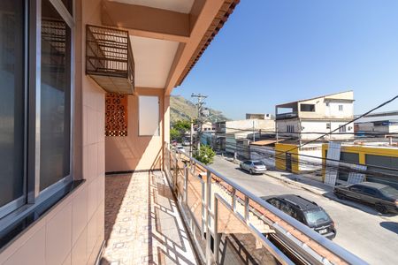 Casa à venda com 200m², 3 quartos e 1 vaga Casa à venda com 200m², 3 quartos e 1 vagaVaranda