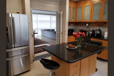 Apartamento à venda com 170m², 3 quartos e 1 vaga