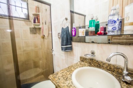 Casa à venda com 70m², 3 quartos e 2 vagasBanheiro