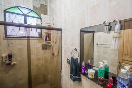 Casa à venda com 70m², 3 quartos e 2 vagasBanheiro