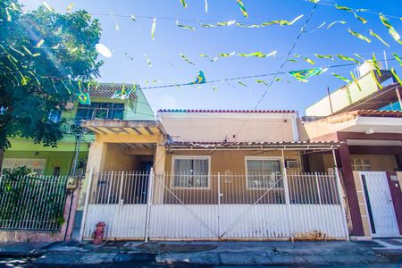 Casa à venda com 70m², 3 quartos e 2 vagasFachada