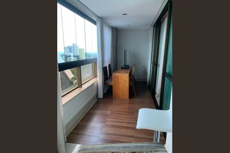Apartamento para alugar com 154m², 4 quartos e 3 vagas