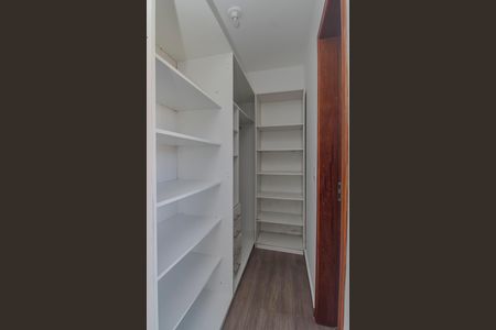 Casa para alugar com 137m², 3 quartos e 1 vaga Casa para alugar com 137m², 3 quartos e 1 vagaCloset